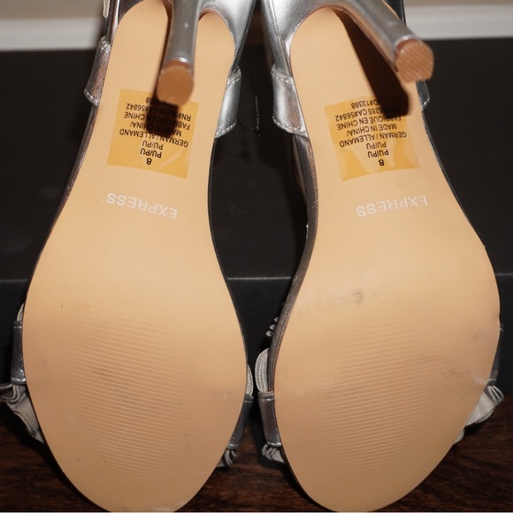 NWT Express Silver Ruffle Peep Toe Strappy High Heel Sandals. Size 8 - Picture 11 of 12